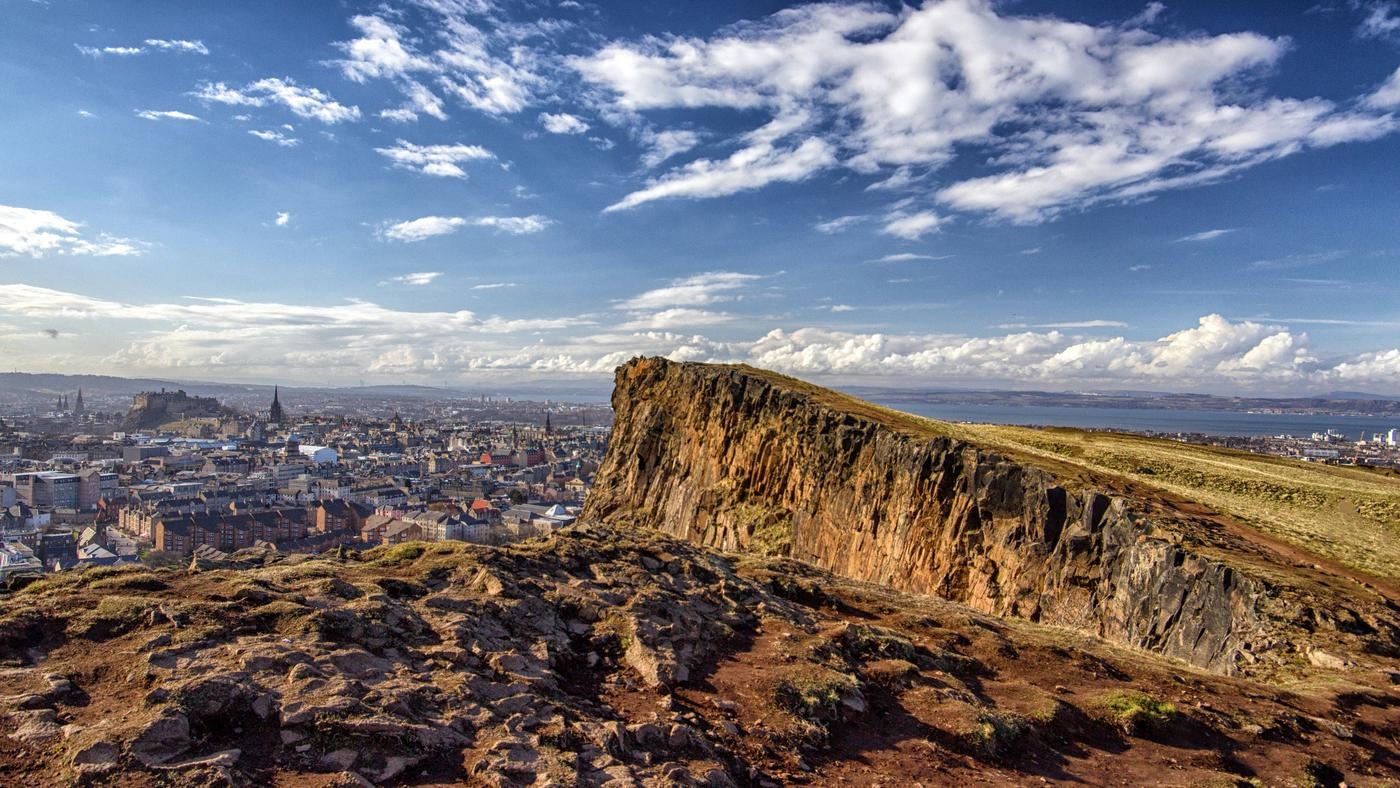 Arthurs Seat on a clear day, with the city and castle in the background. Edinburgh, Scotland.