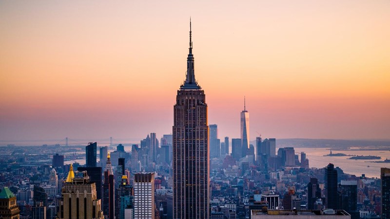 Iconic Manhattan skyline, with a close-up of the Empire State building, New York City