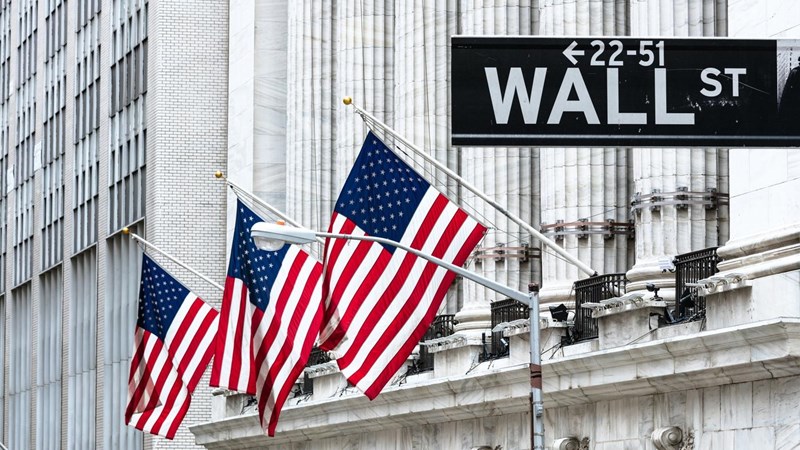 US flags outside the New York Stock Exchange, Wall street, Manhattan, New York, USA.