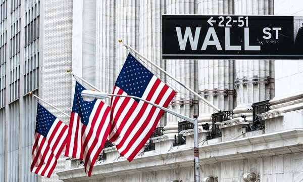 US flags outside the New York Stock Exchange, Wall street, Manhattan, New York, USA.