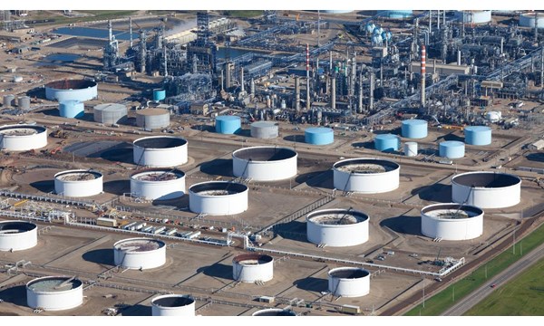 Aerial photo of a large oil refinery complex.