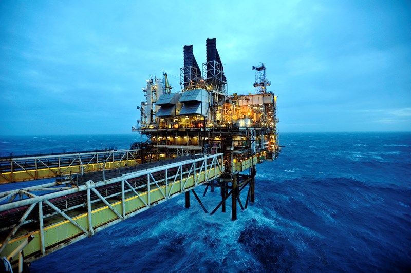 Offshore hydrocarbon production platform
