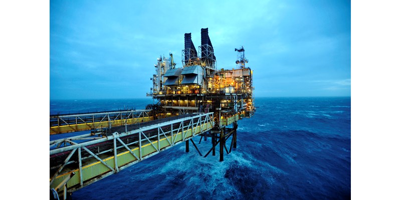 Offshore hydrocarbon production platform