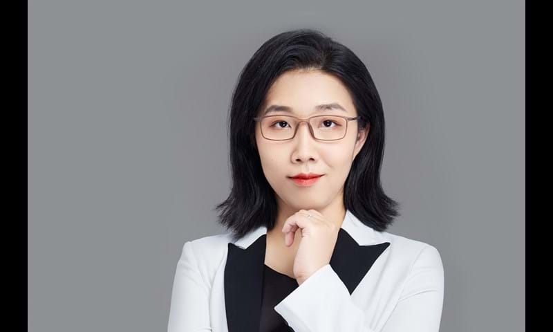 Nuomin Han headshot.